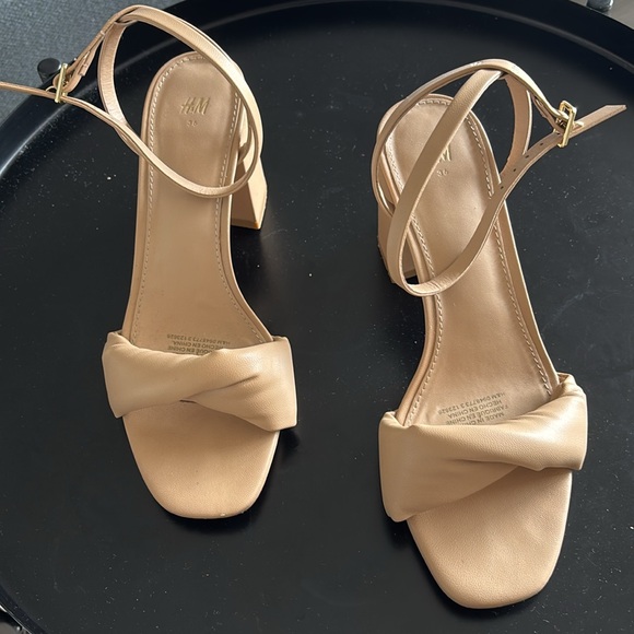 Twisted-strap Sandals - Picture 6 of 13